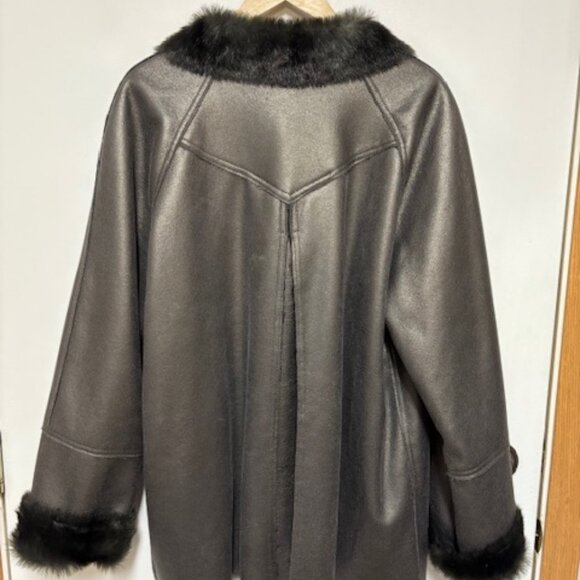 GEORGEOUS LIKE NEW COLDWATER CREEK WOMENS FAUX LEATHER/FUR COAT. SZ. 18 ($299) - Picture 6 of 6